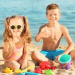 Wyjazd na plażę z dzieckiem: oto lista niezbędnych rzeczy